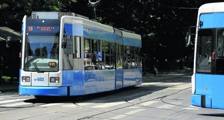 Tramwaje na tej linii bardzo często napotykają utrudnienia...