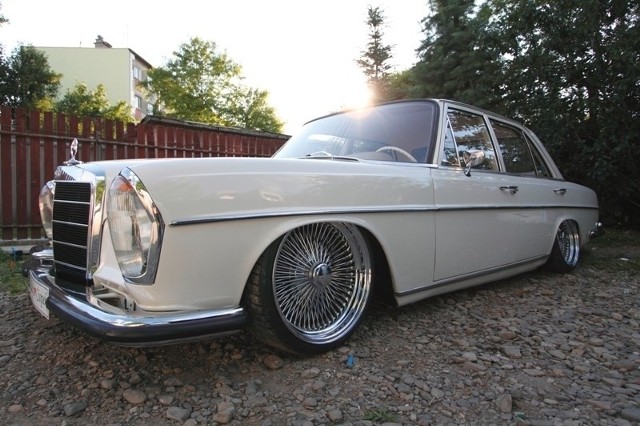 Prawdziwe cacko. Odrestaurowany mercedes W 108 250s z 1967 r.