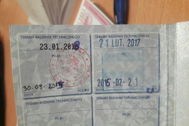 Mieszkaniec gminy Kikół podczas kontroli drogowej posłużył się przerobionym dowodem rejestracyjnym.