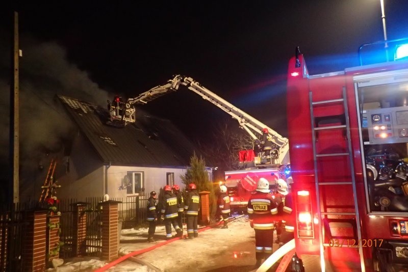 Pożar domu w okolicy Grajewa. Rodzina straciła dach nad...