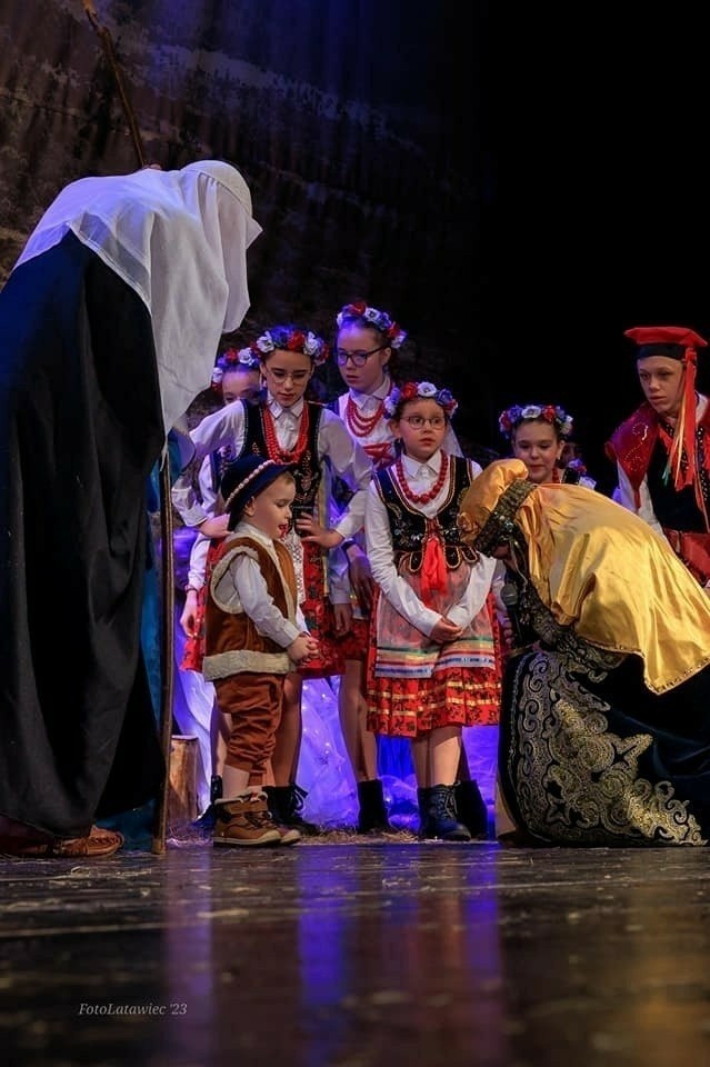 Jasełka na scenie teatralnej u salezjanów w Oświęcimiu...