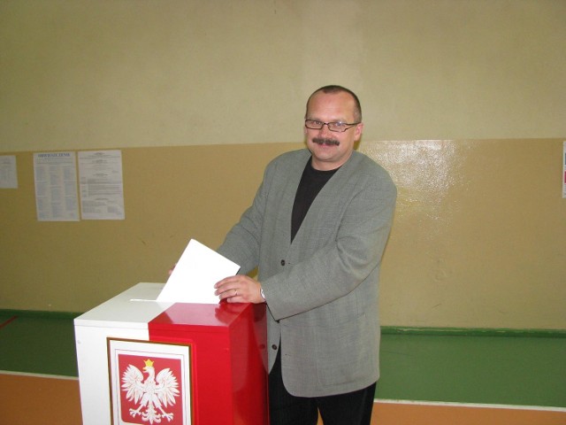 Adam Bieńkowski głosował tuż przed godz.18 - tą. - Cały czas byłem zdecydowany, że zagłosuję i od początku wiedziałem, na kogo oddam swój głos - mówi pan Adam.