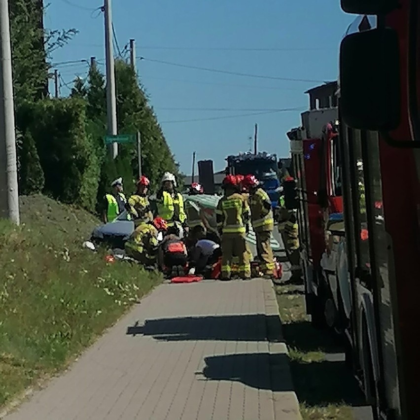 Wypadek z udziałem motocyklisty w Świerklanach. Wezwano helikopter LPR