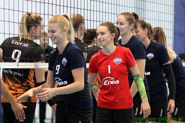 Klaudia Świstek (z lewej) i jej koleżanki z Enei Energetyka są optymistkami przed inauguracją kolejnego sezonu w I lidze siatkarek