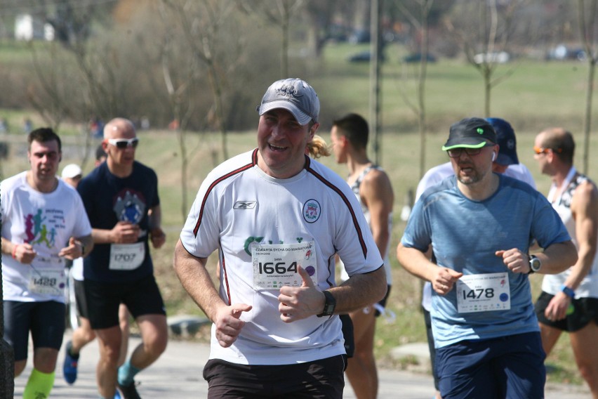 Biegli w niedzielę nad Zalewem Zemborzyckiem. To ostatni bieg z cyklu "Cztery Dychy do Maratonu" [DUŻO ZDJĘĆ]