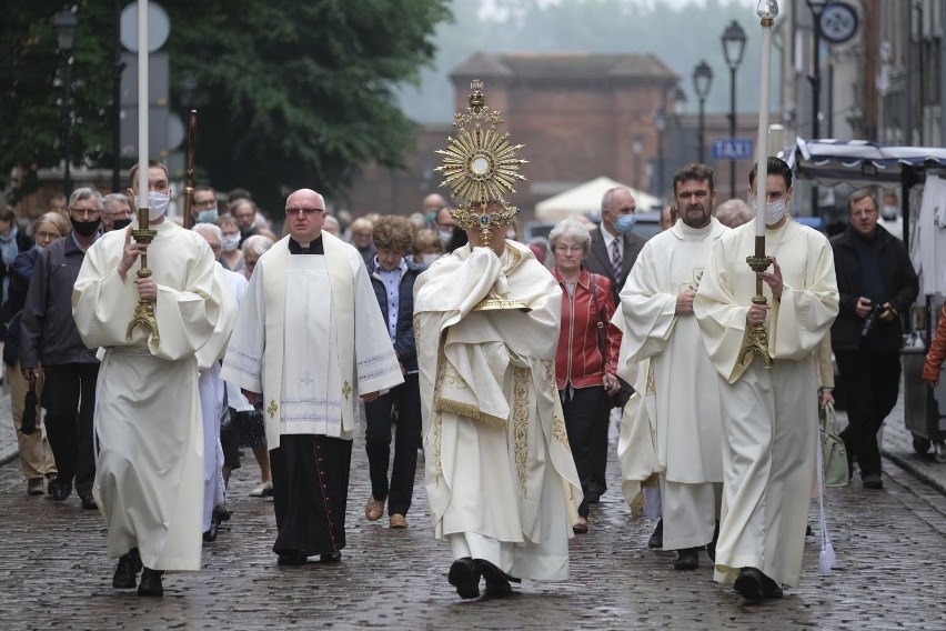 Boże Ciało 2021. Kiedy wypada Uroczystość Najświętszego Ciała i Krwi Chrystusa? Jak zaplanować urlop? 6.06.2021