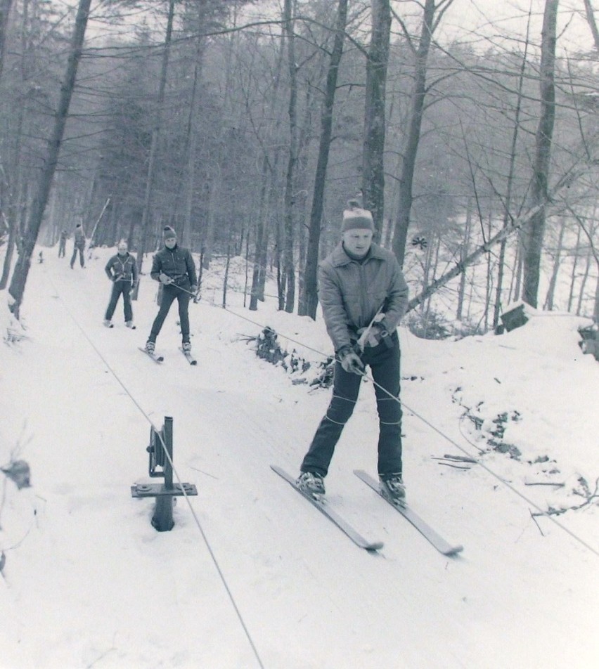 Rok 1981. Stok w Lasku Południowym pomiędzy Słupskiem a...