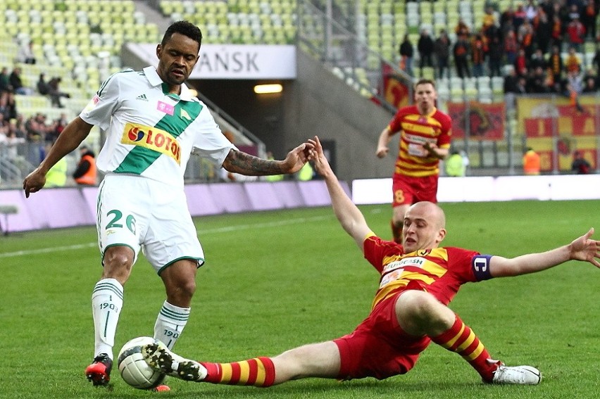 Jagiellonia i Lechia regularnie rywalizują ze sobą w...