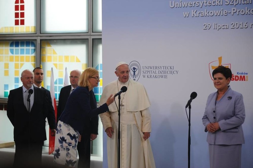 ŚDM 2016. Papież Franciszek odwiedził szpital dziecięcy w Krakowie-Prokocimiu [ZDJĘCIA, WIDEO]