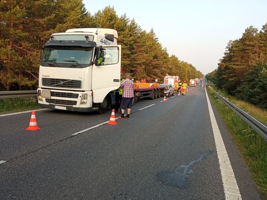 Popowo-Letnisko. Zderzenie osobówki z samochodem ciężarowym z naczepą na DK 62. 1.07.2022