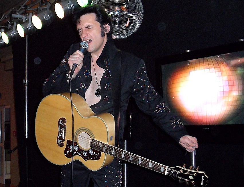 Rytmy piosenek Elvisa Presleya porywały do tańca