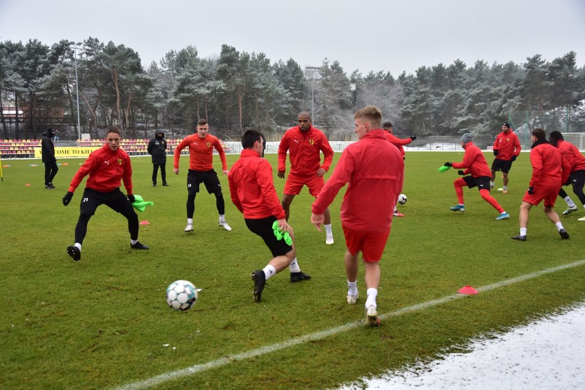 Piłkarze Korony Kielce wznowili treningi po urlopowej...