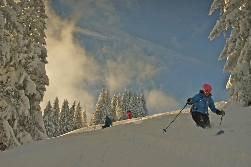 Skitouring, czyli połączenie wspinaczki zimowej, wędrówki na...