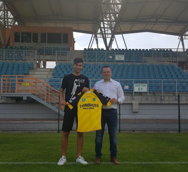Oliwier Kowalik podpisał 2-letni kontrakt z Siarką