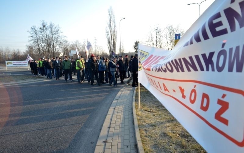 Protest pracowników Veolii Energii Łódź. Sprzeciwiają się zwolnieniom i zamknięciu EC2 [ZDJĘCIA]