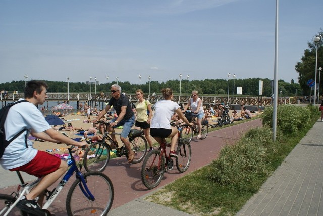 Drewniane słupki pojawią się nad Pogorią III. Oddzielą rowerzystów i pieszych