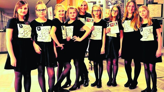 Dziewczęta z Miejsko-Gminnego Ośrodka Kultury w Skaryszewie zajęły drugie miejsce na zakończonym niedawno Ogólnopolskim Festiwalu Kolęd i Pastorałek, jaki się odbył w Puławach.