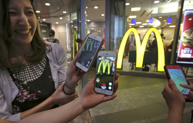Przyjrzymy się pracy w sieci restauracji McDonald's, która tylko w Polsce zatrudnia 16 tys. pracowników. Na terenie naszego kraju znajduje się 331 restauracji, w tym dwie trzecie lokali to McDrive.20 cheeseburgerów w 16 minut? Modelka bije rekordy!STORYFUL