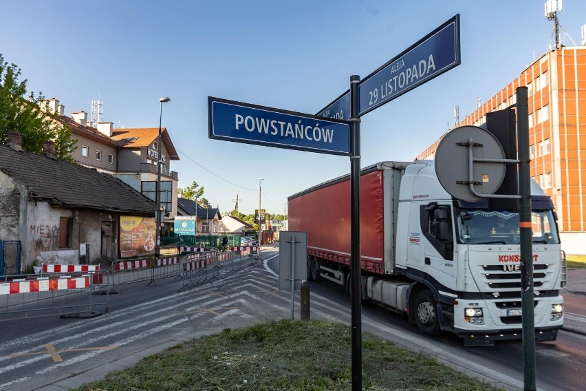 W pobliżu nowego wiaduktu nad torami w Batowicach zaczął...