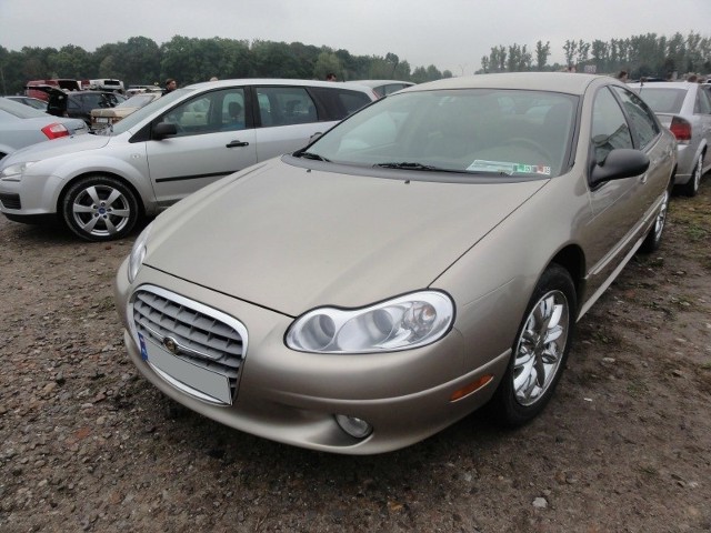 Chrysler concorde z 2002 roku ma 3,5-litrowy silnik benzynowy o mocy 250 KM. Kosztuje 18600 zł.