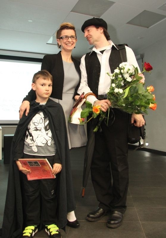 Joanna Biskup-Brykczyńska z mężem Marcinem Brykczyńskim i Jędrkiem, dla którego pisała wierszyki.