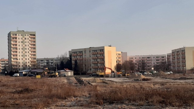 Parking jest budowany na osiedlu Południe w okolicy ulicy Sycyńskiej. Ma być gotowy w czerwcu tego roku.