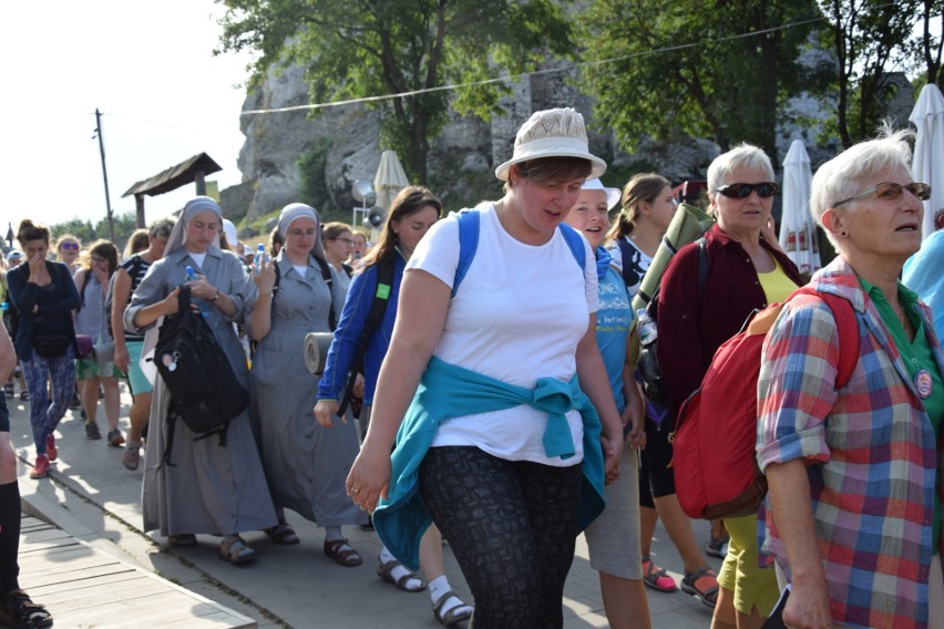 Wspólnota Śródmiejska wyruszyła z Podzamcza do Częstochowy