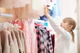Znana marka sprzedaje toksyczne ubrania dla dzieci. Porażające wyniki testów, które przeprowadziła organizacja konsumencka