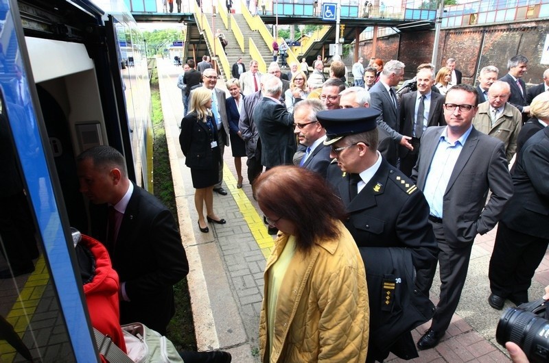 Inauguracyjny odjazd pociągu ze Szczecina na lotnisko w...