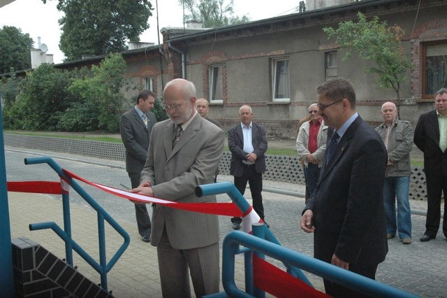 Przecięcia wstęgi dokonał prezydent Jan Zubowski i wykonawca Zbigniew Cugier