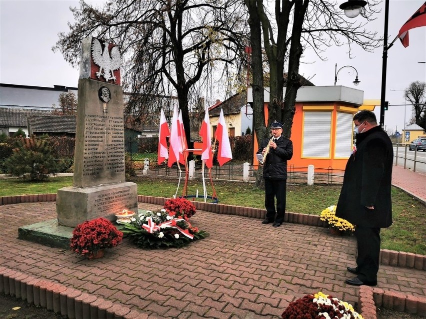 Dariusz Piątek, burmistrz Skaryszewa, złożył kwiaty pod...