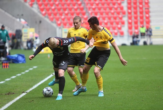 W meczu ligowym poprzedniego sezonu 24.04.2022 r. GKS Tychy zremisował z GKS-em Katowice 1:1.