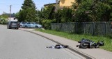 Wypadek w Piotrowicach w gminie Przeciszów. 78-latek z Poręby Wielkiej na skuterze zderzył się z samochodem osobowym. Zdjęcia