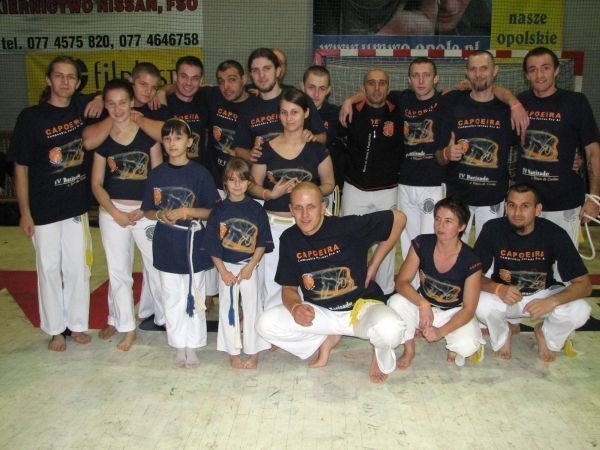 Stalowowolska grupa capoeiry z założycielami Grupy &#8220;Companhia Pernas Pro Ar&quot;, Brazylijczykami Contra - Mestre Porquinho i Professorem Boca de Peixe.