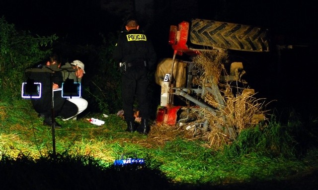 Na miejscu tragedii pod nadzorem prokuratora policjanci zabezpieczali ślady.