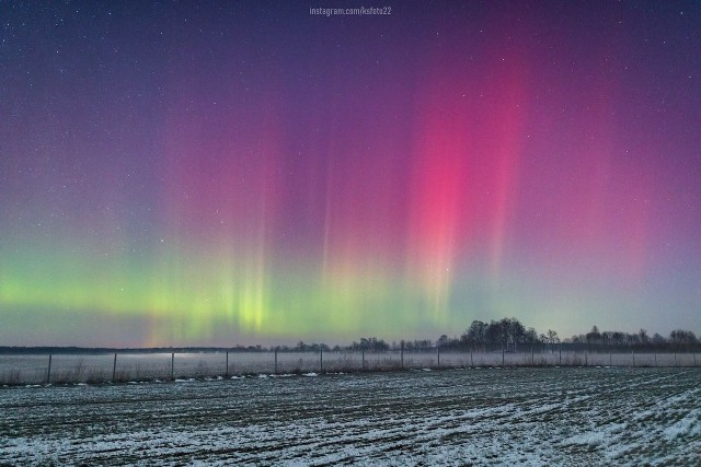 Bezchmurne niebo i aktywność Słońca sprzyjały obserwacji spektakularnej zorzy polarnej nad naszym regionem.