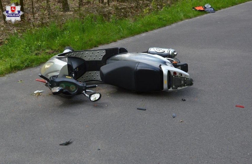 Tragiczne w skutkach wypadki motocyklistów w pow. tomaszowskim. 81-latek przewrócił się na skuterze. Zmarł na miejscu