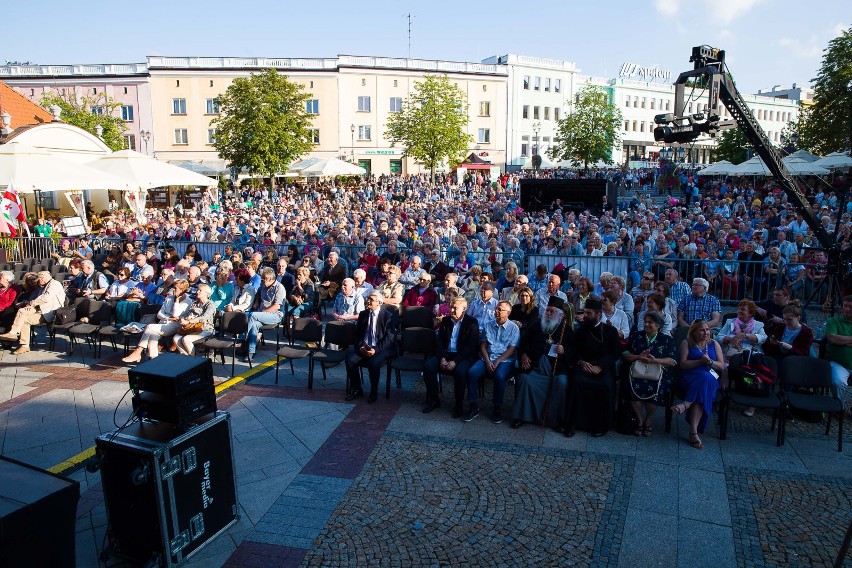 Podlaska Oktawa Kultur 2017. Kolorowa parada na Rynku...