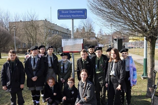 Uroczystości nadania imienia Skawińskiej Młodzieży Niezłomnej skwerowi przy kompleksie sportowym w Skawinie