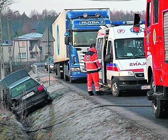 Tutaj z jezdni wypadają też wielkie ciężarówki