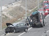 Stare Krzewo: Wypadek śmiertelny na S8. Dwie osoby zginęły w zderzeniu osobówek z ciężarówką (zdjęcia, wideo)