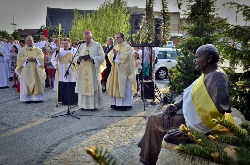 Pleszew: Odsłonięto pomnik Jana Pawła II