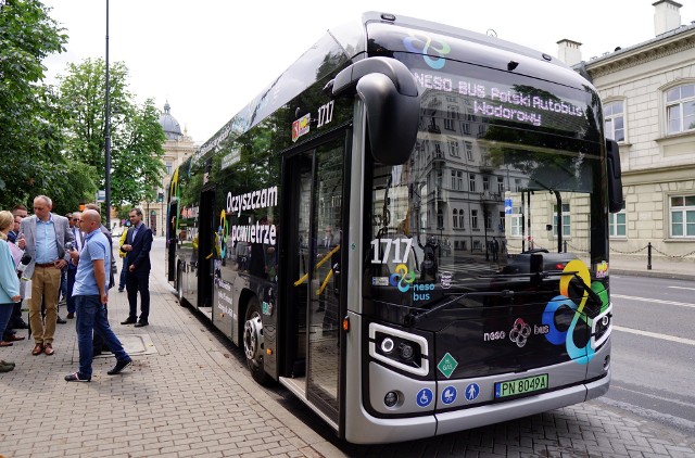 Kolejny autobus wodorowy jest już na testach w Lublinie. Pojazd NesoBus wyprodukowany przez spółkę PAK-PCE Polski Autobus Wodorowy będzie obsługiwał linie 1, 3, 4, 7 oraz 44.