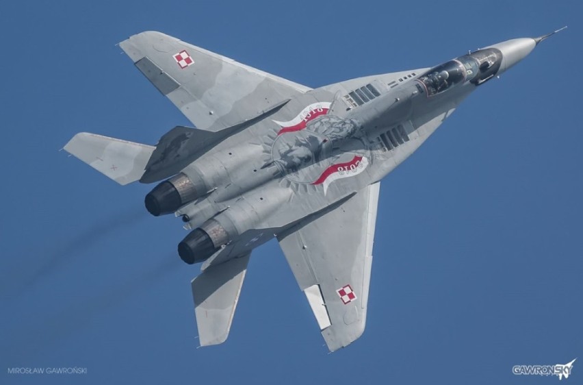 MiG 29 z wizerunkami  Józefa Piłsudskiego, Stefana Bastyra i...
