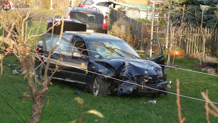 Koszmarny wypadek w Pisarzowicach pod Lubaniem. Kierowcę BMW zabił kołek z płotu!