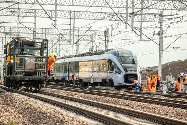 PKP PLK zapewniała, że niedzielne zdarzenie w Podlaskiem skutkował krótkim opóźnieniem w kursowaniu pociągów, a po stwierdzeniu, że zagrożenie nie istnieje, składy ruszyły dalej.