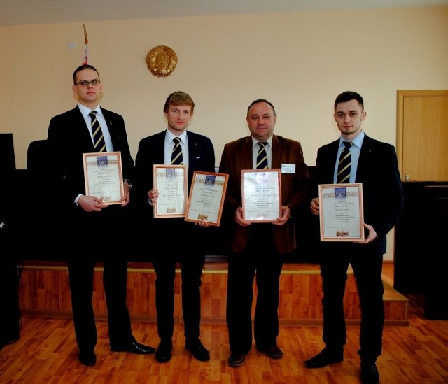UwB reprezentowali: Mateusz Rypina, Michał Rudy oraz Kamil Kulesza. Opiekunem grupy był dr Jarosław Matwiejuk.