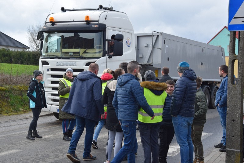 Mieszkańcy Rusinowa wyszli na drogę