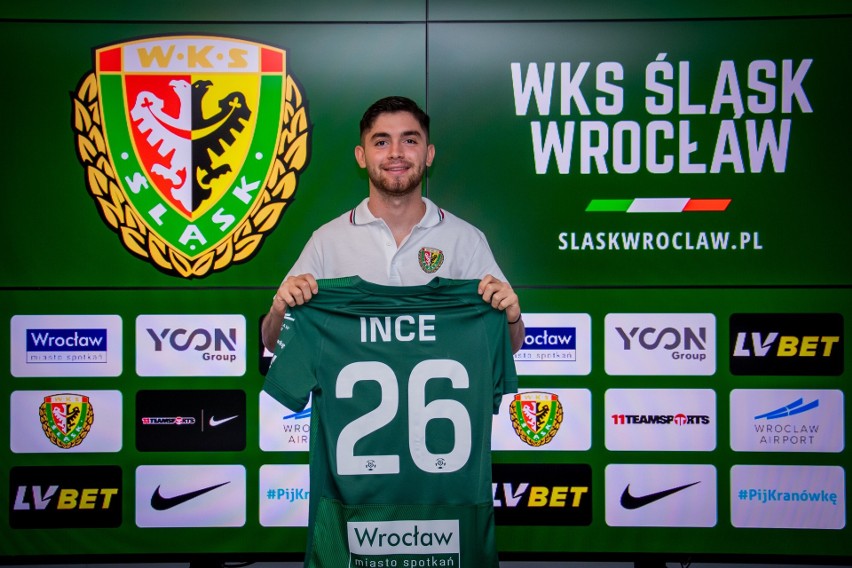Burak Ince został nowym piłkarzem Śląska Wrocław. To piąty...