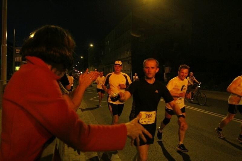 Nocny Wrocław Półmaraton 2013 odwołany! Tłum spontanicznie ruszył ulicami! A Dutkiewicz przeprasza